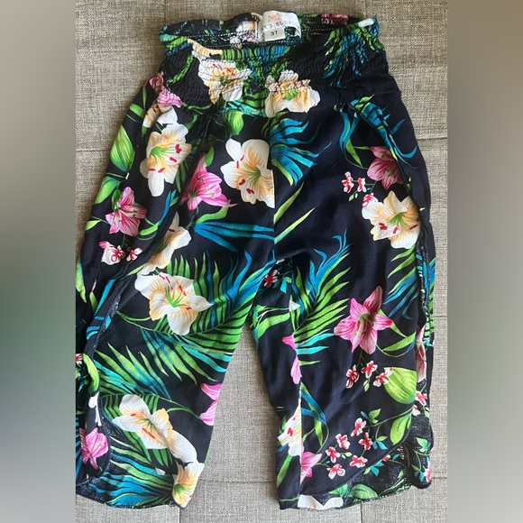 Baileys Blossom 3T Hawaiian harem pants 🌺🖤🌱 - Picture 1 of 3